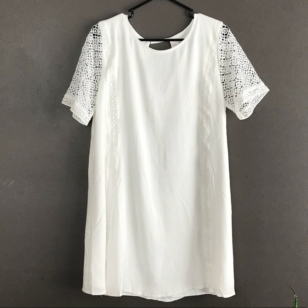 Off white Dress. Women’s size Large. NWT